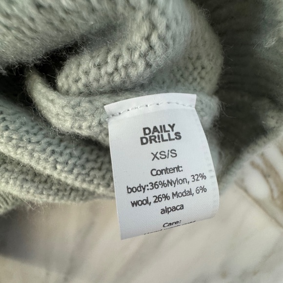 Daily Drills green (Harbor) button cardigan  Xs/sm - Picture 5 of 8